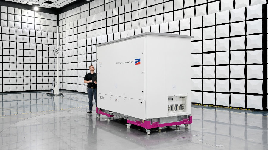 SMA erhält erstes VDE-AR-N Einheitenzertifikat für netzbildende Batterie-Wechselrichter für den deutschen Markt